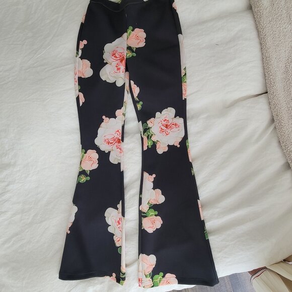 Cynthia Rowley Black Floral  Print bonded Pants SZ 4 flared leg - Picture 6 of 8